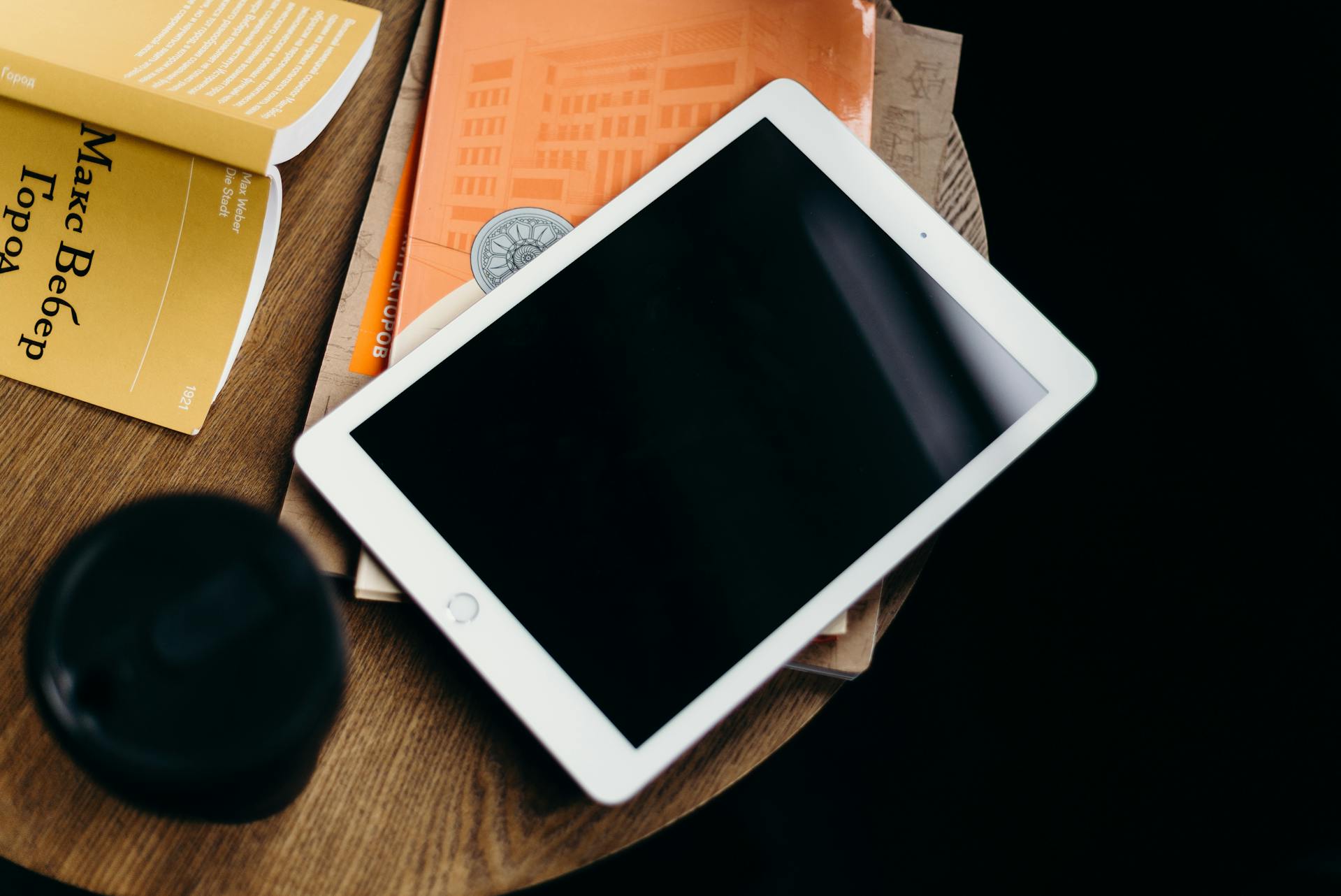 A white iPad on a brown table | Source: Pexels