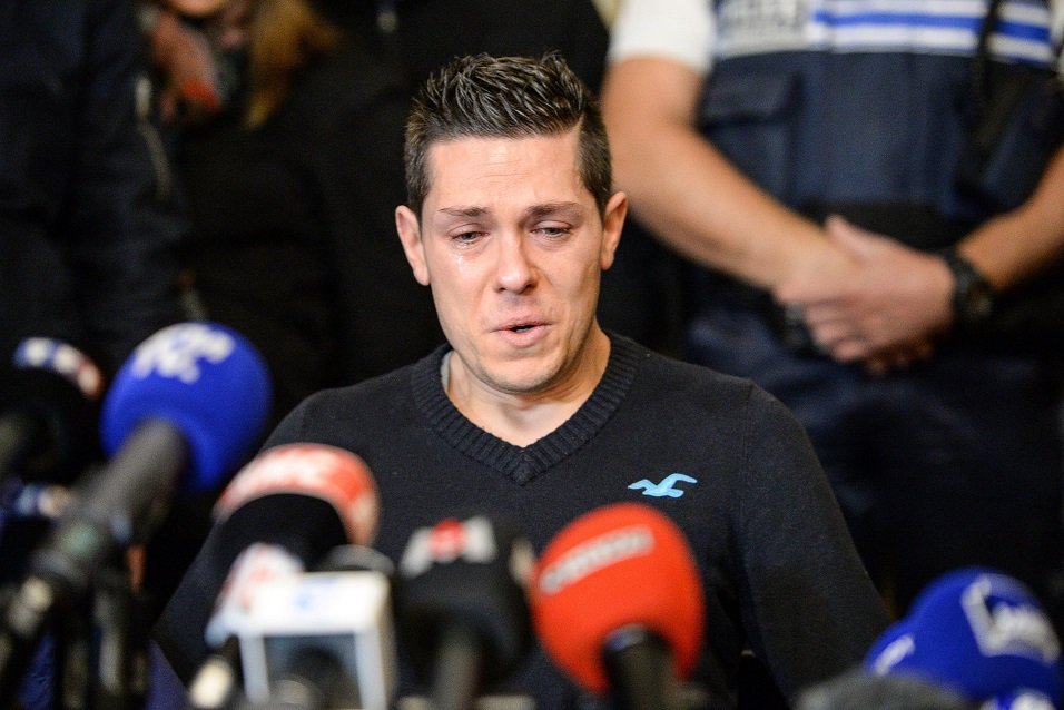Jonathann Daval en larmes lors d'une conférence de presse | Photo : Getty Images