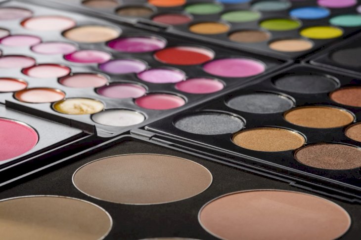 A Guide To Using Color Theory To Create Custom Foundation Tones