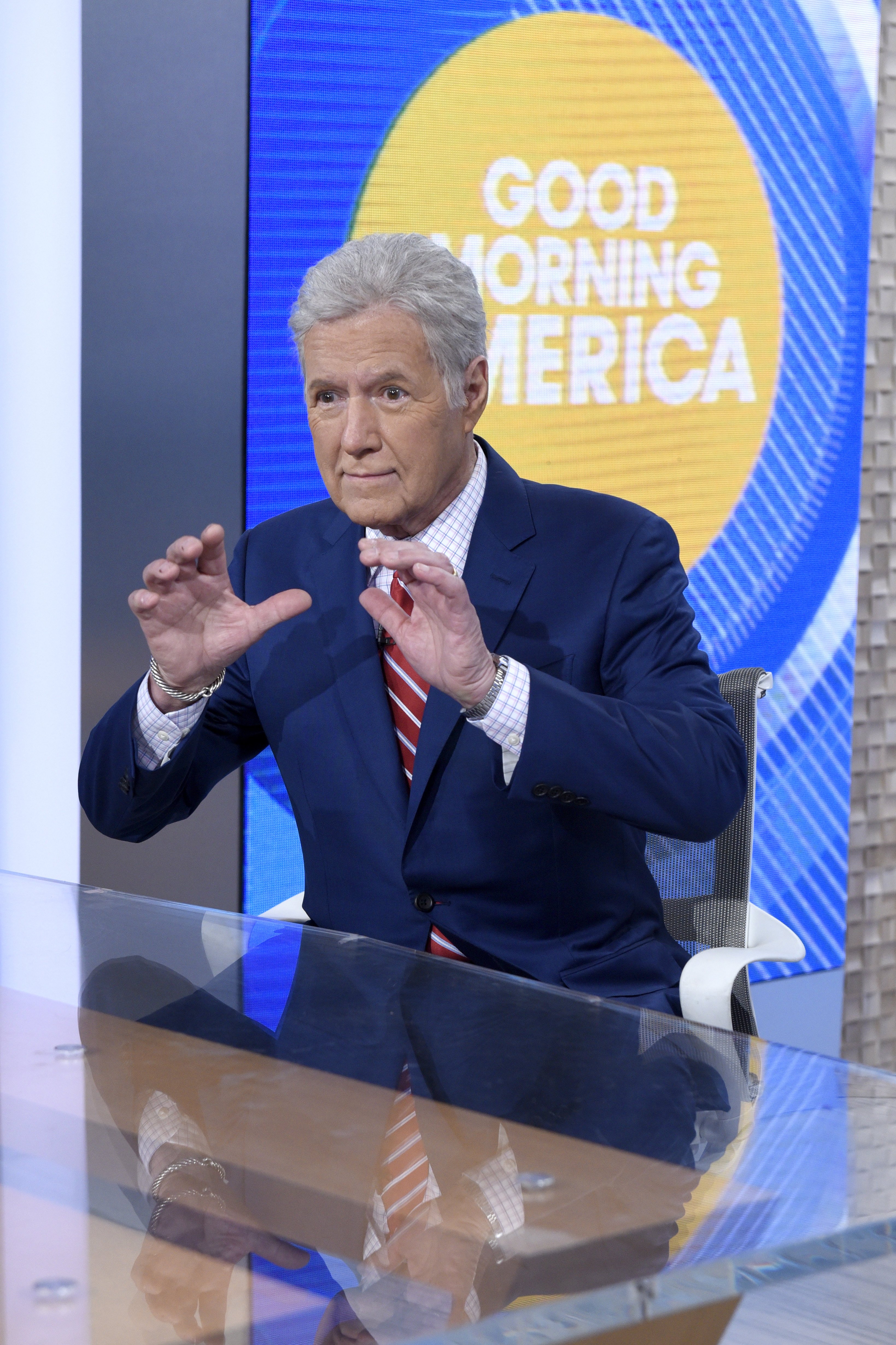 Alex Trebek visits "Good Morning America" to speak to Robin Roberts on May 1, 2019 | Photo: Getty Images
