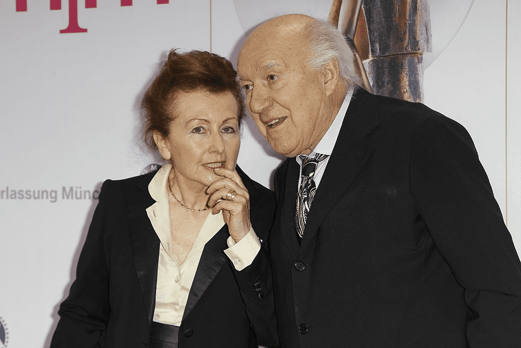 Michel Piccoli et son épouse Ludivine Clerc lors de la 21e cérémonie des Diva Awards à la Cour de Bavière à Munich. | Photo : Getty Images