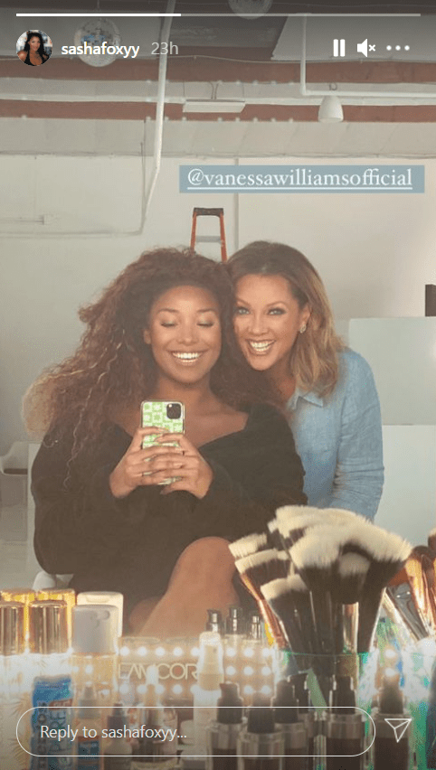 Vanessa Williams and her daughter, Sasha Fox, during the behind the scenes of a photoshoot. | Photo: Instagram/sashafoxxy