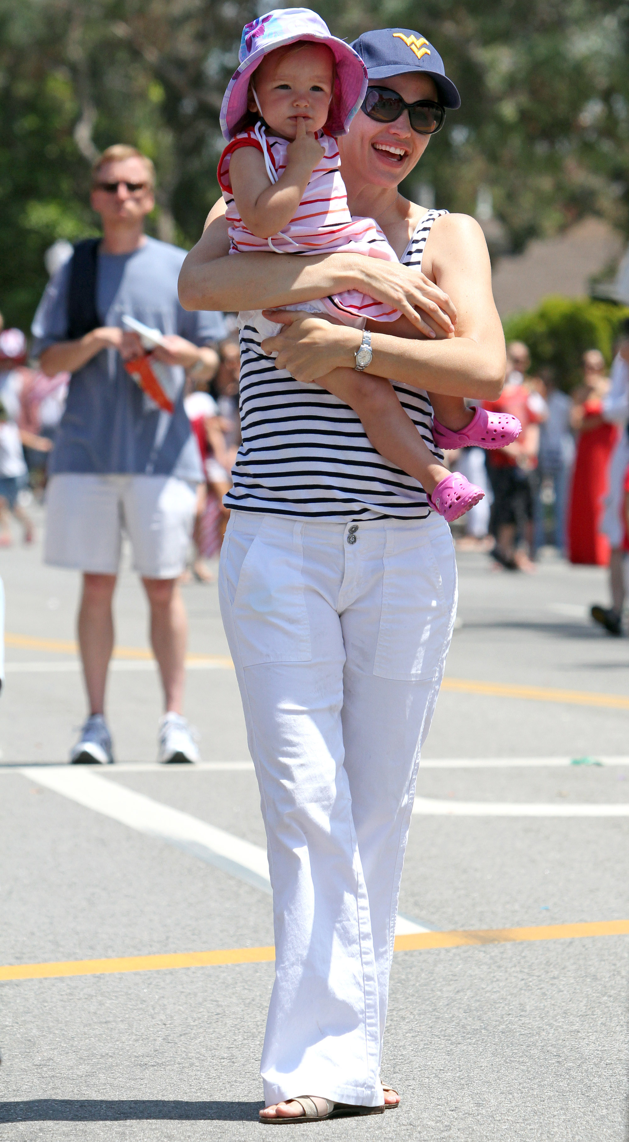 Jennifer Garner and Seraphina Affleck attend the 4th July Parade in Pacific Palisades on July 4, 2010 in Los Angeles, California. | Source: Getty Images