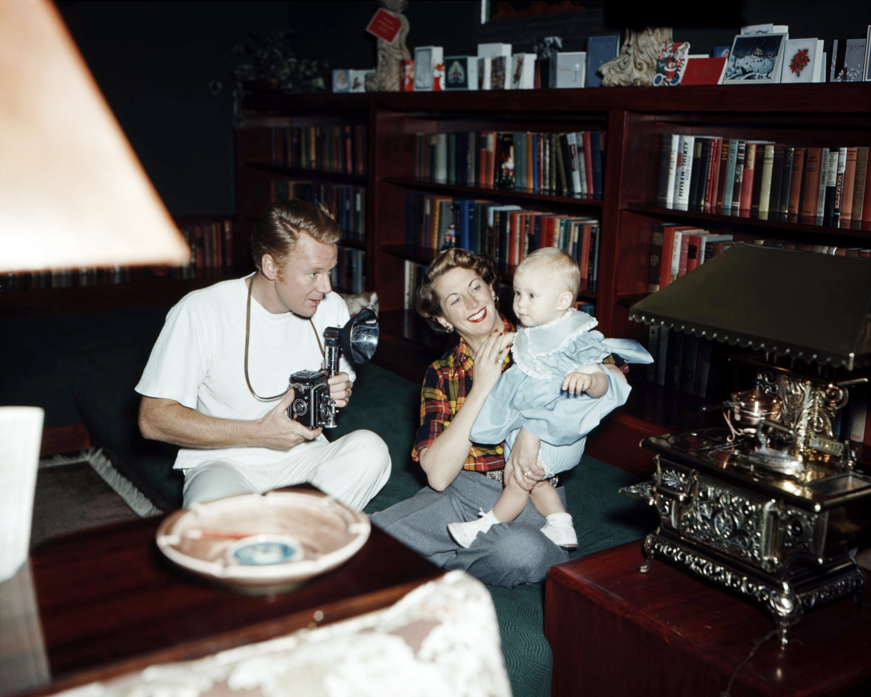 Van Johnson photographs his wife, Eve "Evie" Abbott, and their baby daughter Schuyler, circa 1949 | Source: Getty Images