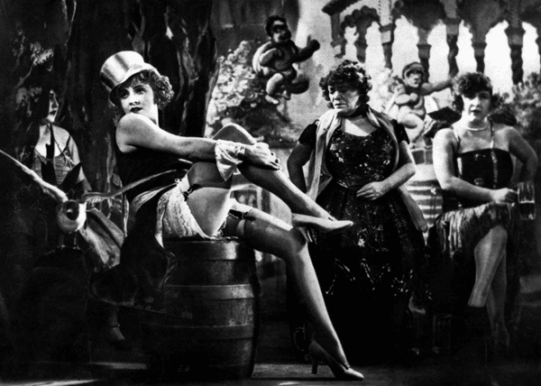 Marlene Dietrich dans "L'Ange bleu" en 1930. l Source : Wikimedia Commons Marlene Dietrich dans "L'Ange bleu" en 1930. l Source : Wikimedia Commons