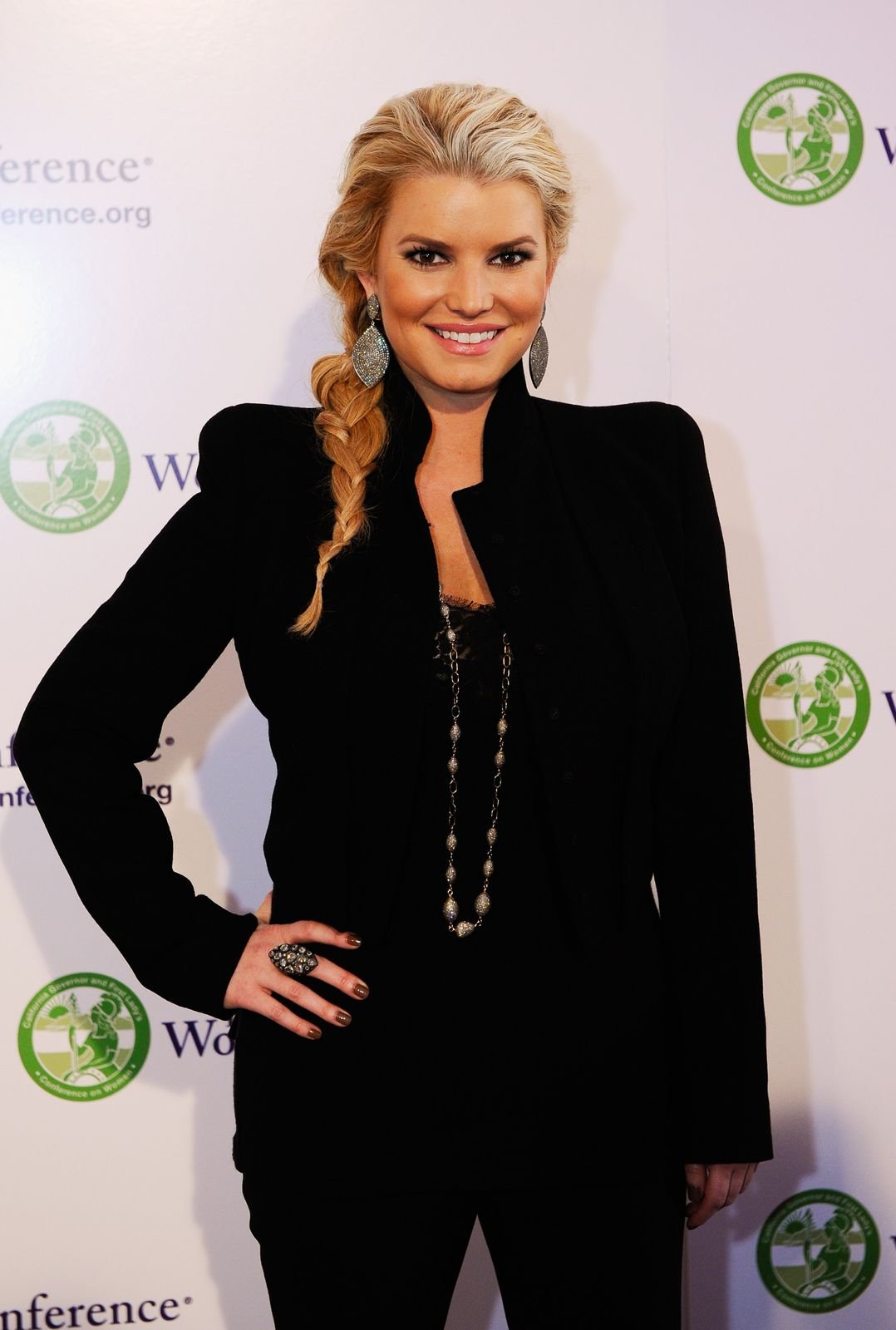 Jessica Simpson poses during California first lady Maria Shriver's annual Women's Conference 2010 on October 26, 2010 in Long Beach, California | Photo: Getty Images