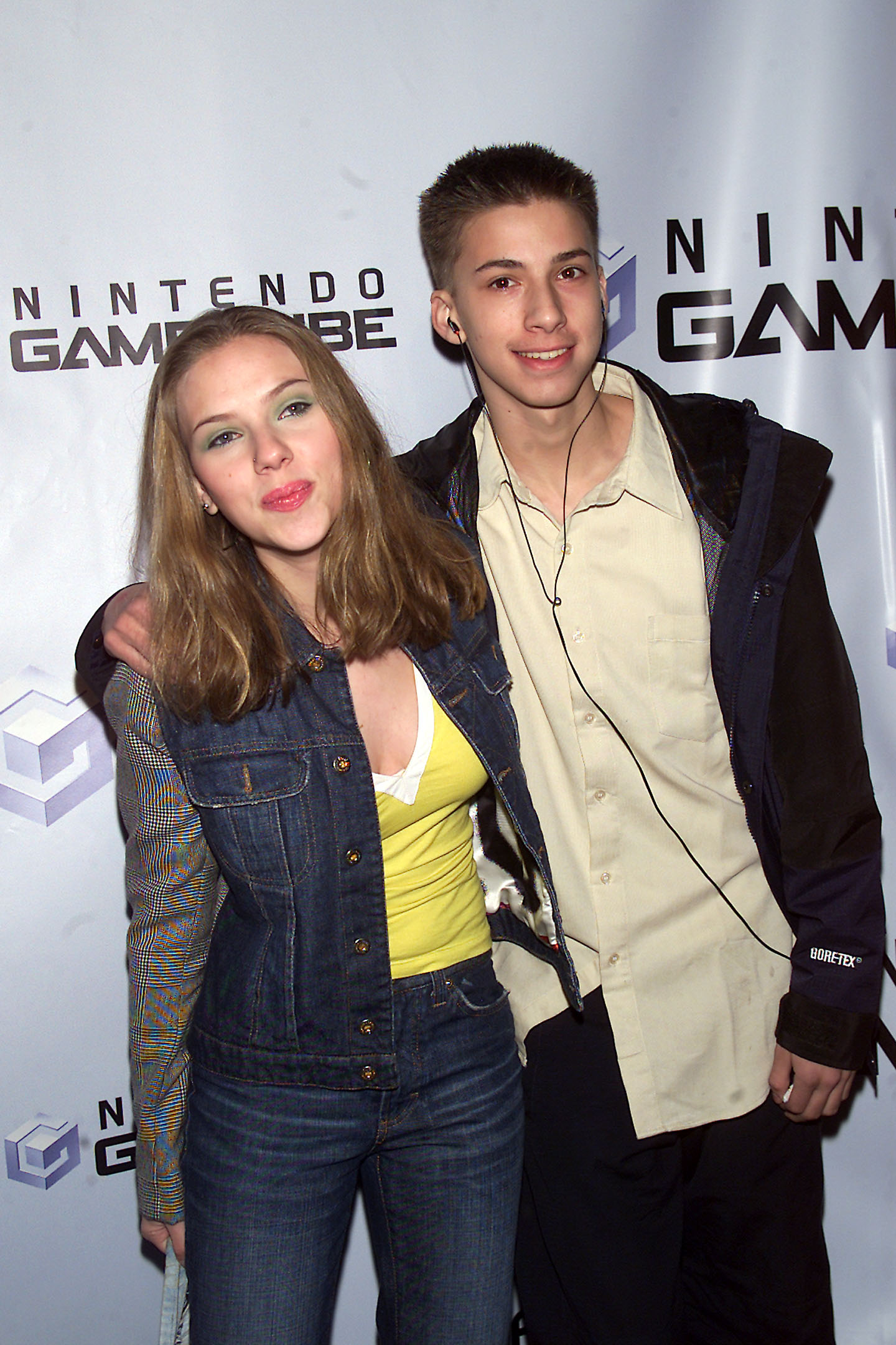 Scarlett and Hunter Johansson at the Nintendo GameCube launch party on November 17, 2001, in New York City. | Source: Getty Images