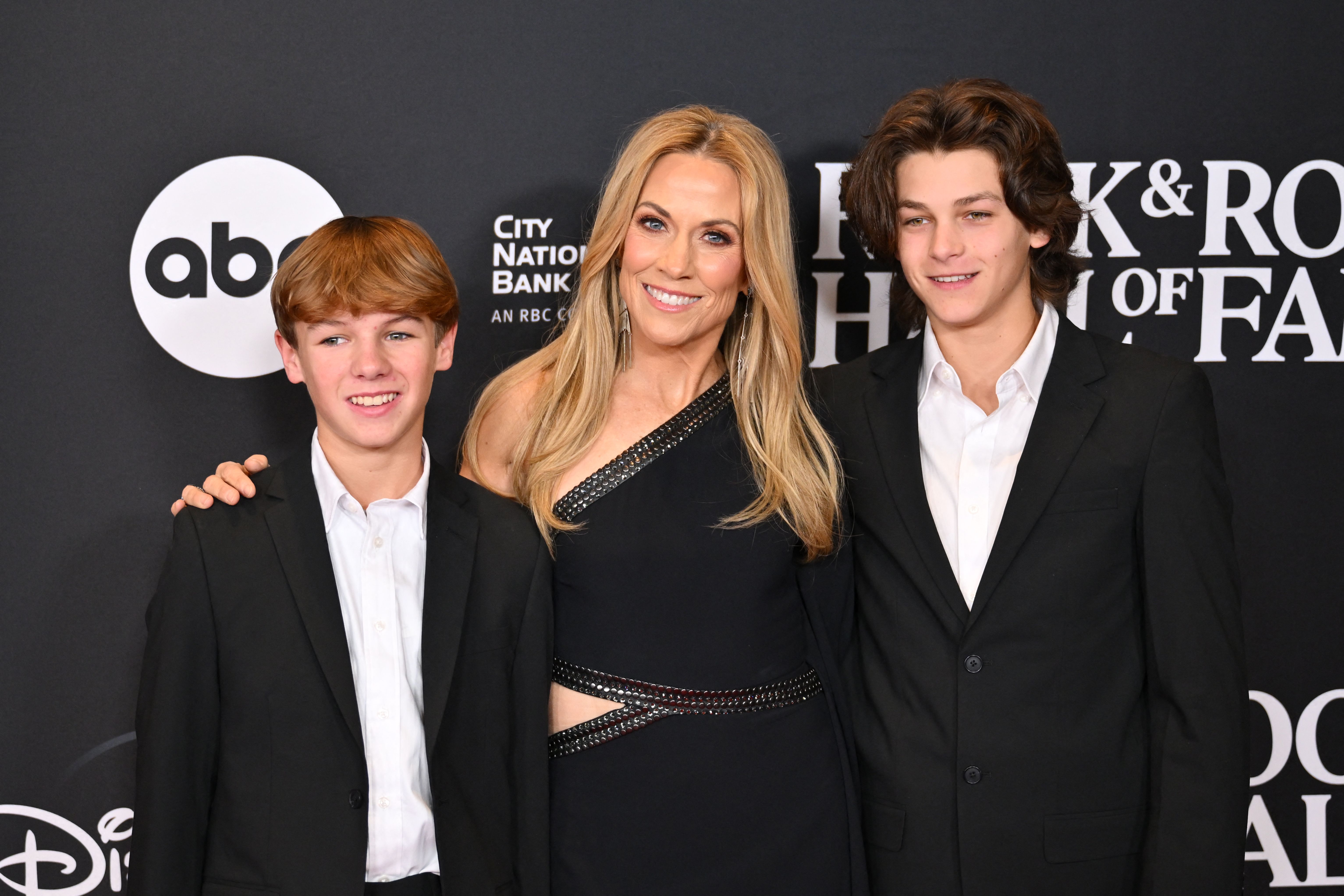Sheryl Crow with her sons at the 38th Annual Rock and Roll Hall of Fame Induction Ceremony on November 3, 2023, in New York. | Source: Getty Images