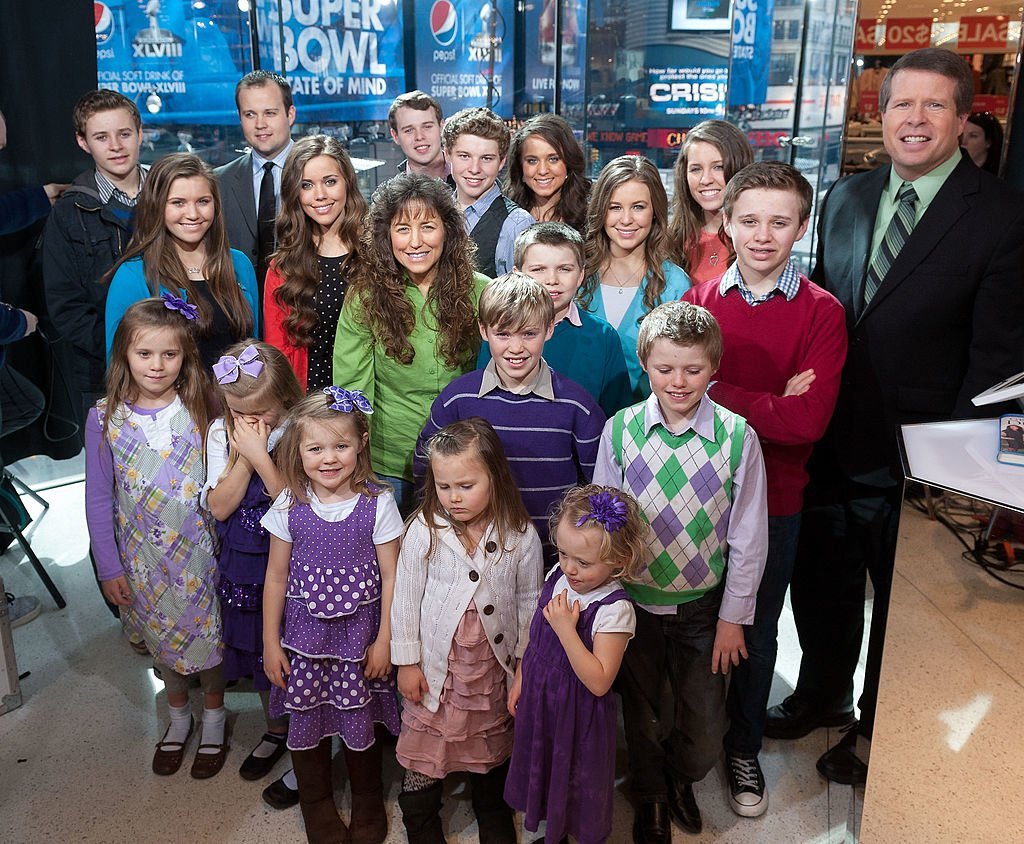 The Duggar family visits "Extra" at their New York studios at H&M in Times Square. | Photo: Getty Images