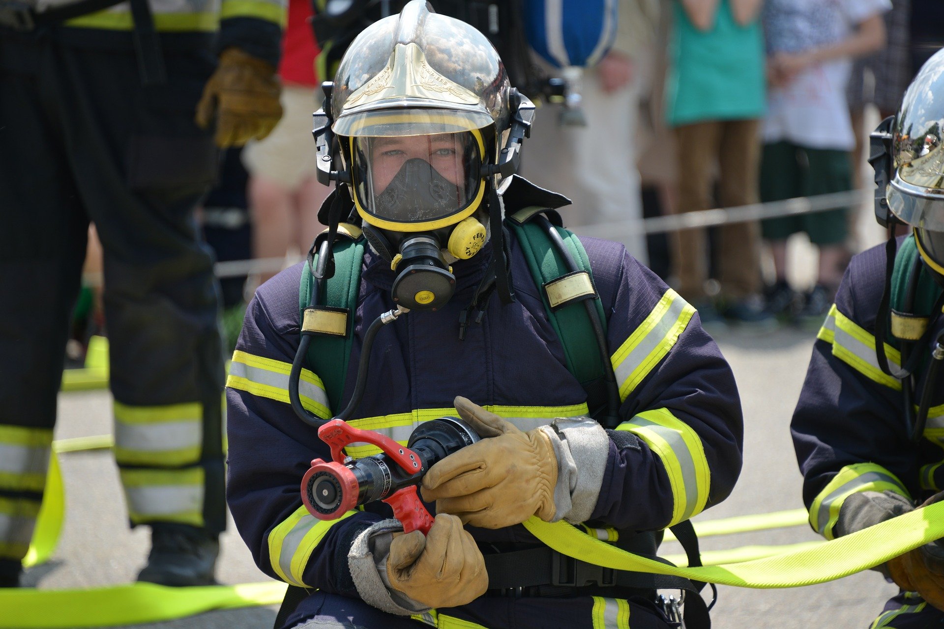 A firefighter wearing respiratory protection | Source: Pixabay