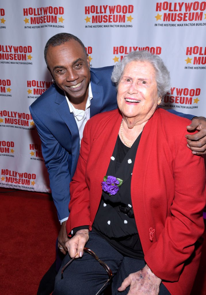 Don Fullilove und Elsa Raven besuchen die Trilogie "Zurück in die Zukunft" des Hollywood Museums: Die Ausstellung im Hollywood Museum am 5. Dezember 2019 in Hollywood, Kalifornien. (Foto von Michael Tullberg) I Quelle: Getty Images