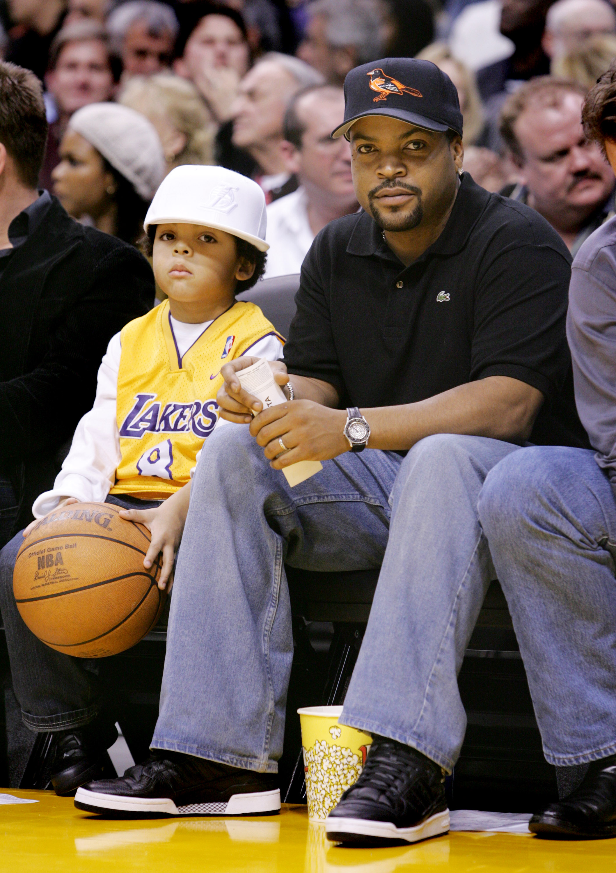 Ice Cube and one of his sons at a Los Angeles Lakers and the Dallas Mavericks game in Los Angeles, California on March 4, 2005. | Source: Getty Images