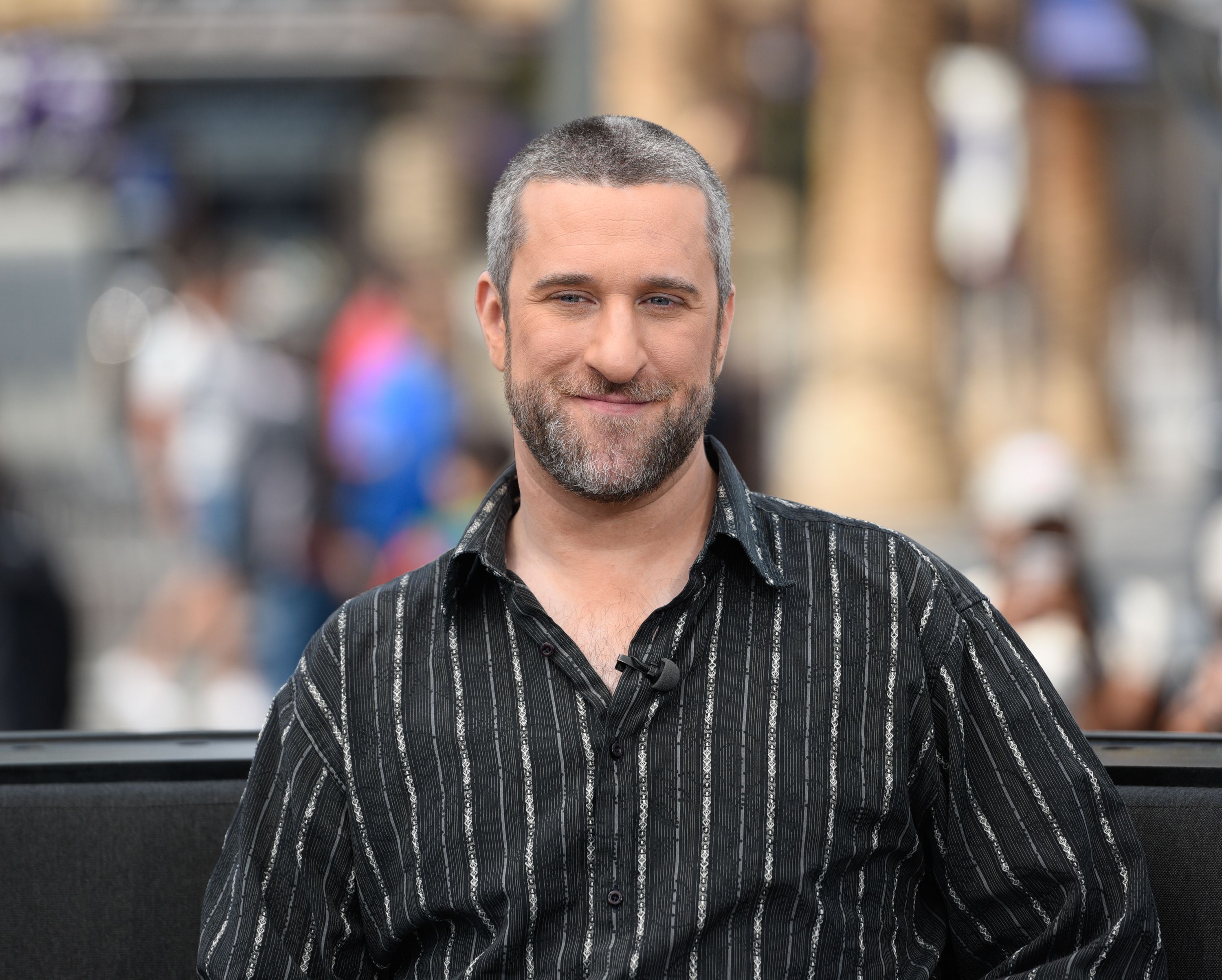 Dustin Diamond visits "Extra" at Universal Studios Hollywood on May 16, 2016, in Universal City, California | Photo: Noel Vasquez/Getty Images