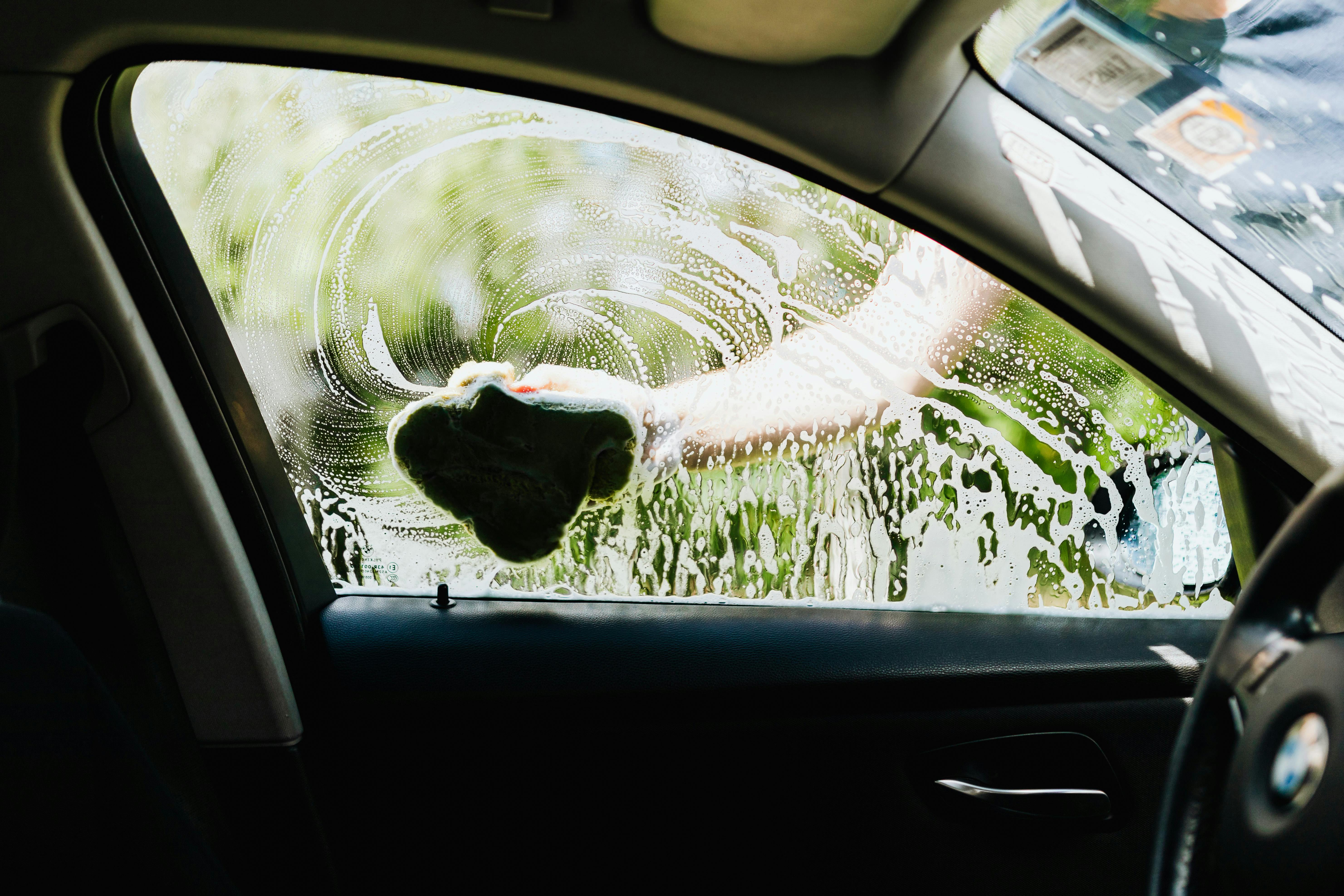 Cleaning car windows | Source: Pexels