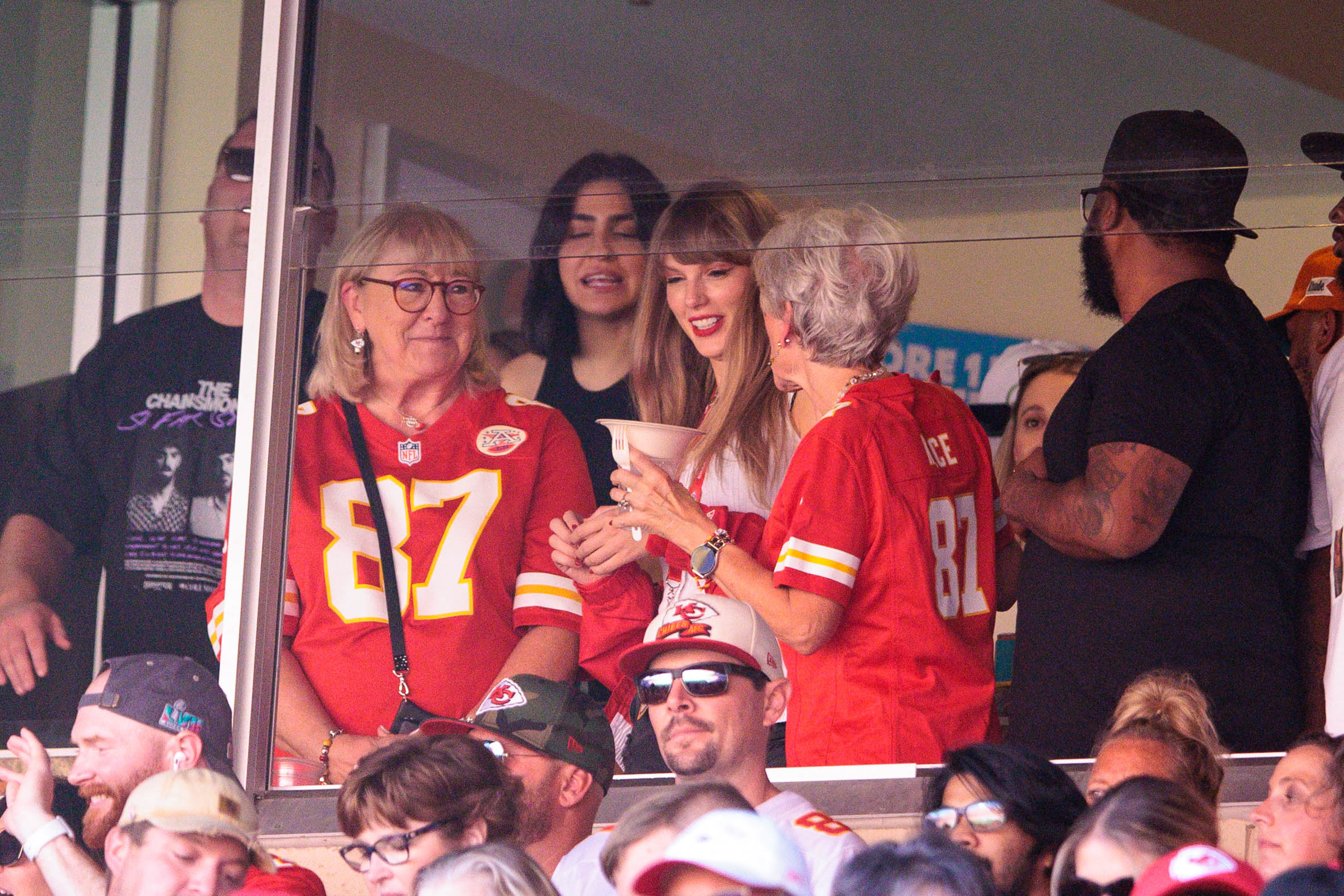 Taylor Swift watching the game of the Kansas City Chiefs against the Chicago Bears with Travis Kelce's mom, Donna Kelce, on September 24, 2033 at Arrowhead Stadium in Kansas City | Source: Getty Images