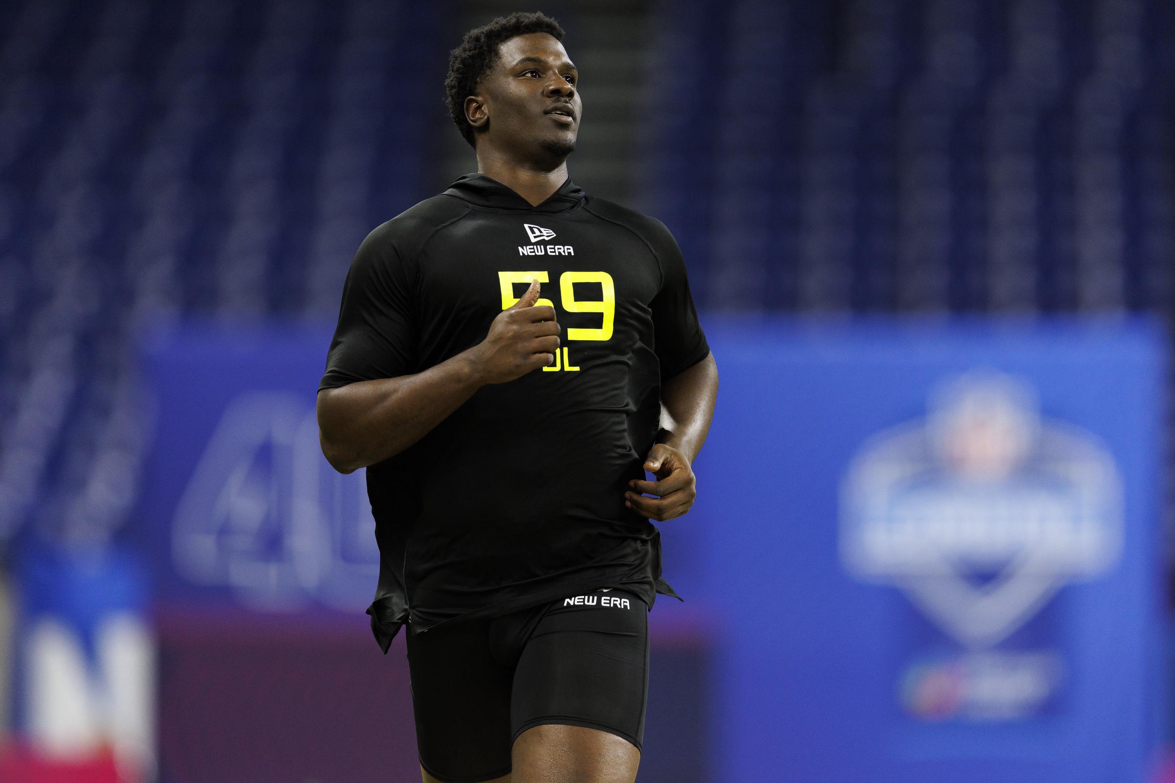 James Pearce Jr. #DL59 of Tennessee runs the 40-yard dash at Lucas Oil Stadium in Indianapolis on February 27, 2025. | Source: Getty Images