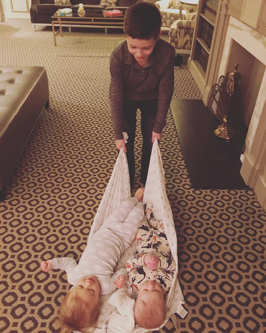 Seth Blackstock with his half-siblings from a post dated December 2, 2016. | Source: Instagram/kellyclarkson