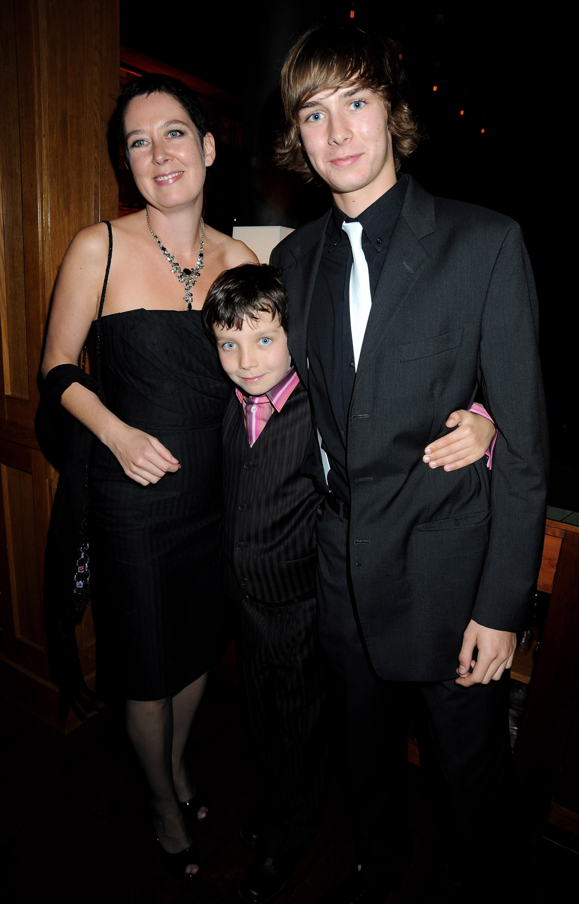 Asa Butterfield (C) with his mother, Jacqueline Farr, and his brother, Morgan, attend the pre-screening drinks reception for "The Boy In The Striped Pyjamas," at Automat September 11, 2008, in London, England. | Source: Getty Images