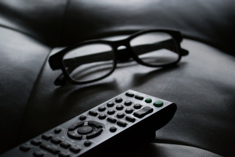Une télécommande. | Photo : Unsplash