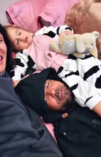 Shemar Moore, his ex-girlfriend, Jesiree Dizon, and their daughter, Frankie Moore, in bed together, from a video dated January 13, 2026 | Source: Instagram/shemarfmoore