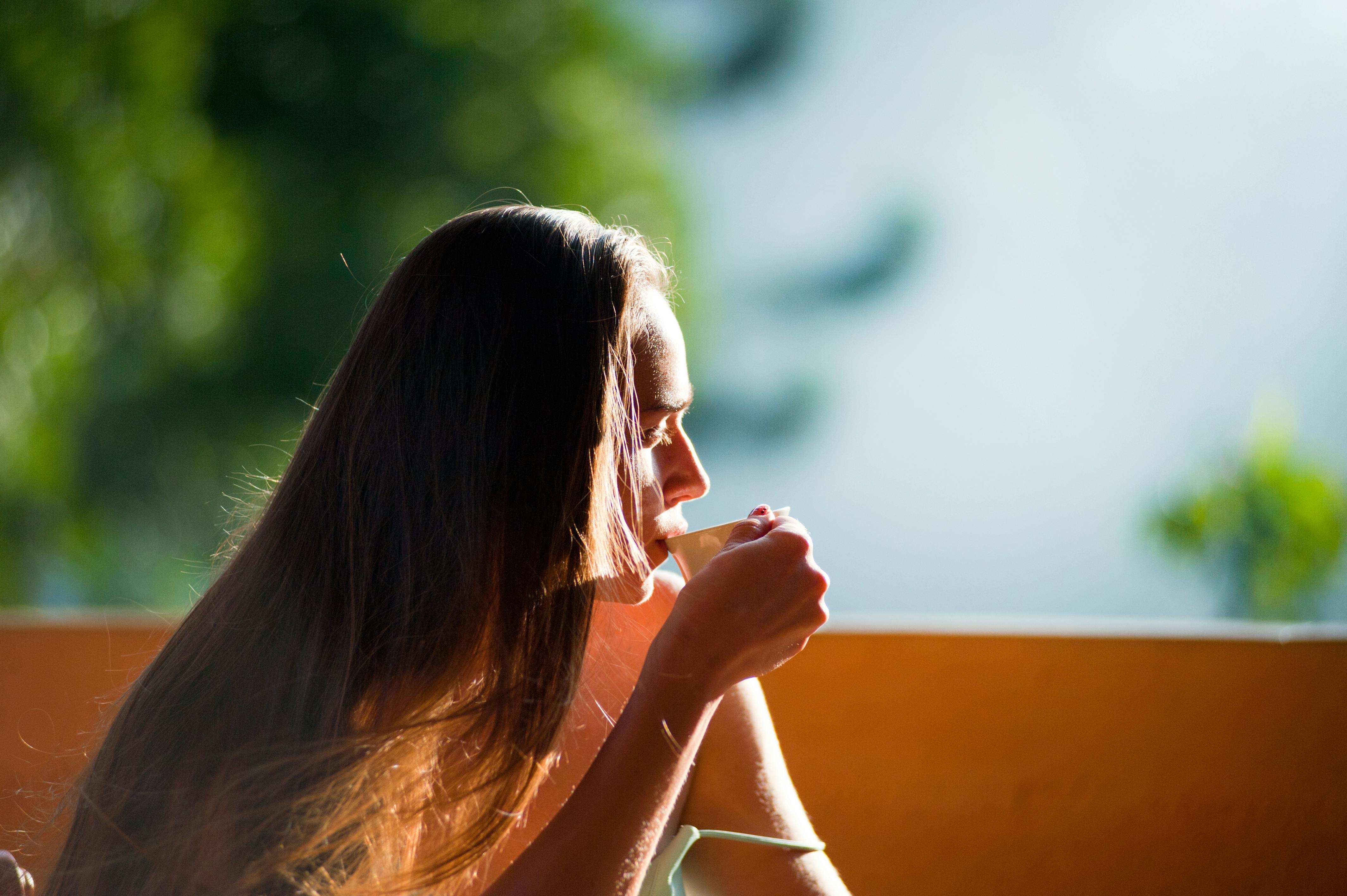 A woman drinking tea. | Source: Pexels