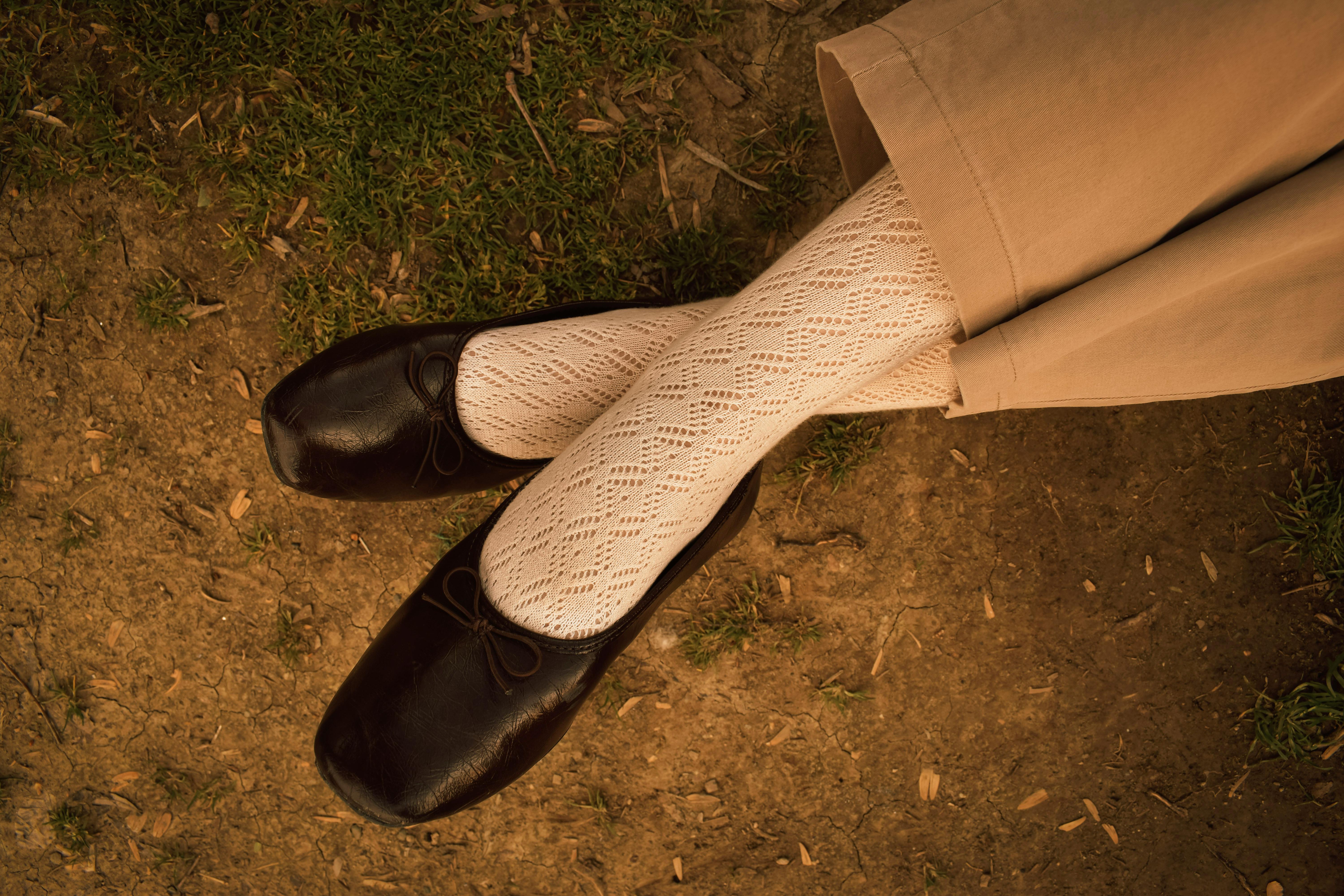 A woman wearing ballet flats | Source: Pexels