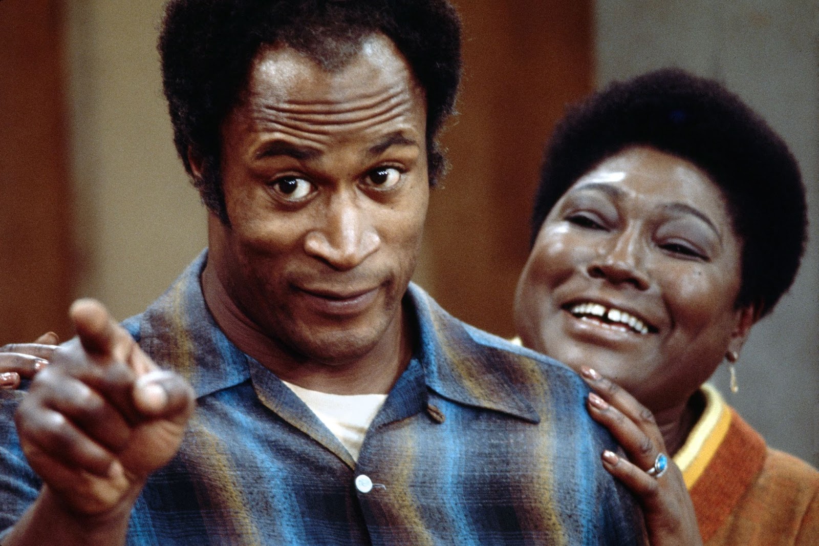 John Amos and Esther Rolle filming "Good Times," circa 1974. | Source: Getty Images