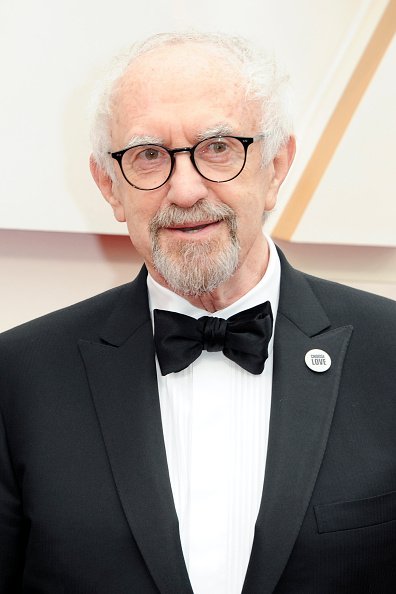 Jonathan Pryce at Hollywood and Highland on February 09, 2020 in Hollywood, California. | Photo: Getty Images
