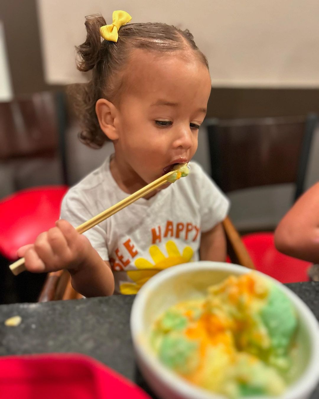 Esti enjoying a meal, from a post dated August 29, 2024 | Source: Instagram/chrissyteigen/