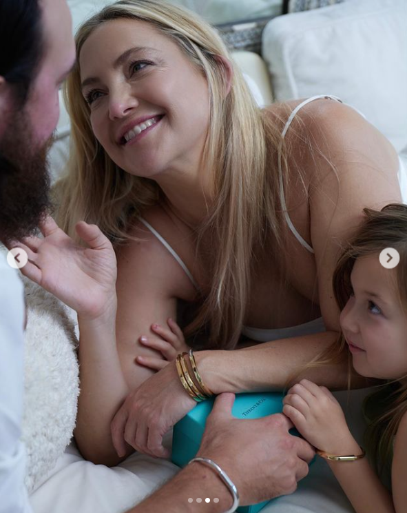 Kate Hudson smiles at Danny Fujikawa while their daughter Rani looks at her dad in a photo shared in September 2023. | Source: Instagram/katehudson