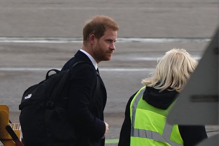 Prince Harry at Aberdeen Airport as he travels to London on September 9, 2022 | Source: Getty Images