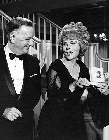 Photo of Samantha's parents, Maurice (Maurice Evans) and Endora (Agnes Moorehead) in "Bewitched." | Source: Wikimedia Commons.