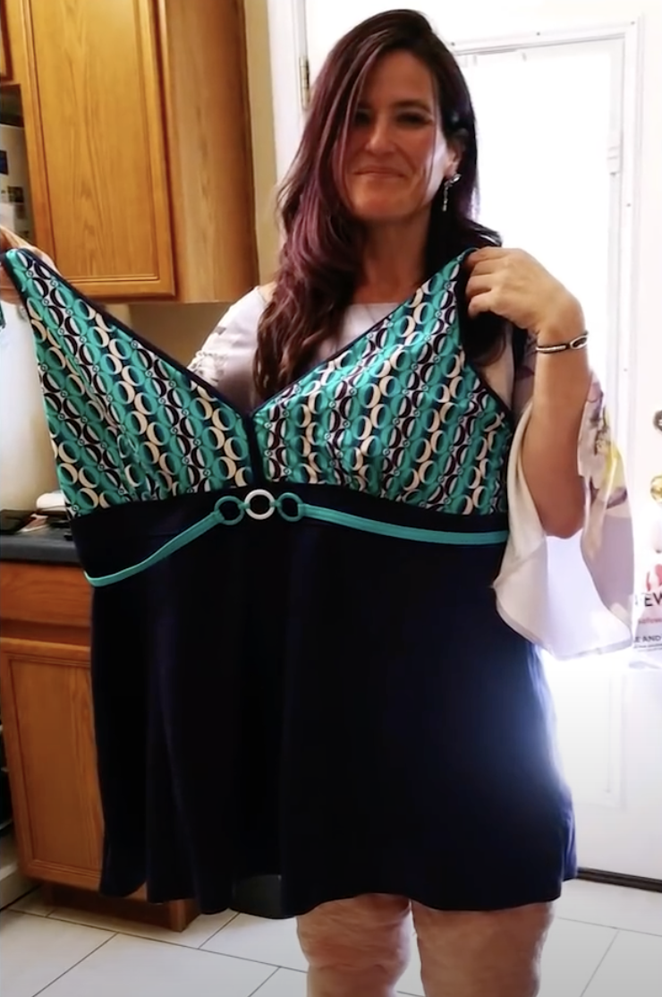 April Wood could now fit into one side of her old swimsuit, dated April 6, 2021 | Source: YouTube/@truly-channel