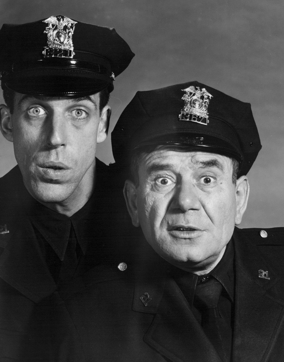Photo of Fred Gwynne and Joe E. Ross as Muldoon and Toody from "Car 54, Where Are You?," circa 1960s. | Photo: Wikimedia Commons