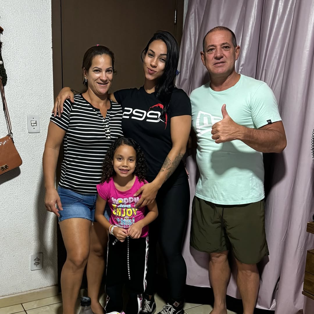 Karla Nogueira pictured with her mother, daughter, and father, José Carlos, dated November 13, 2024 | Source: Instagram/karla_nogueiira