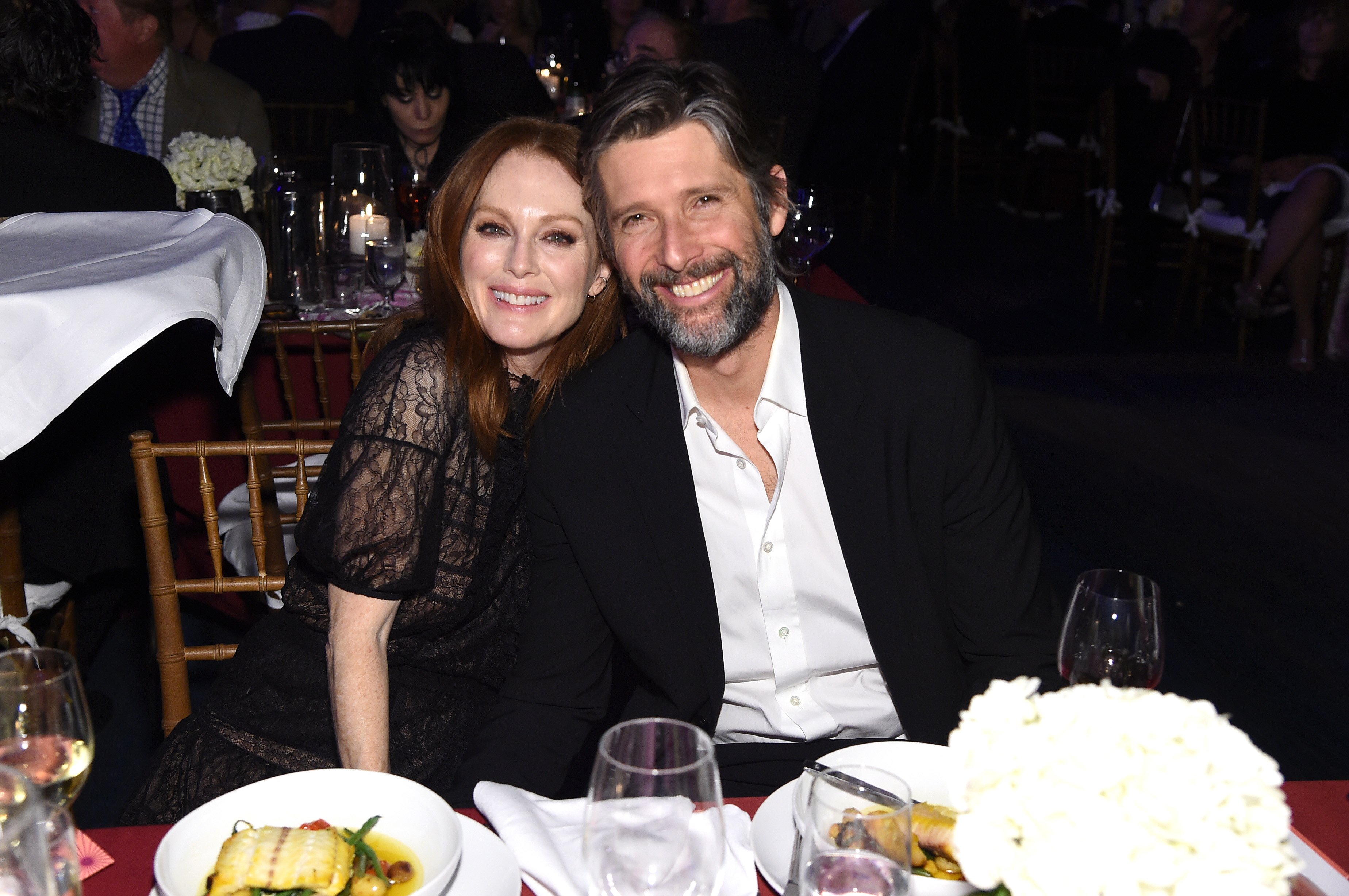Julianne Moore and Bart Freundlich attend the event A Funny Thing Happened On The Way To Cure Parkinson's in New York City on November 16, 2019 | Photo: Getty Images