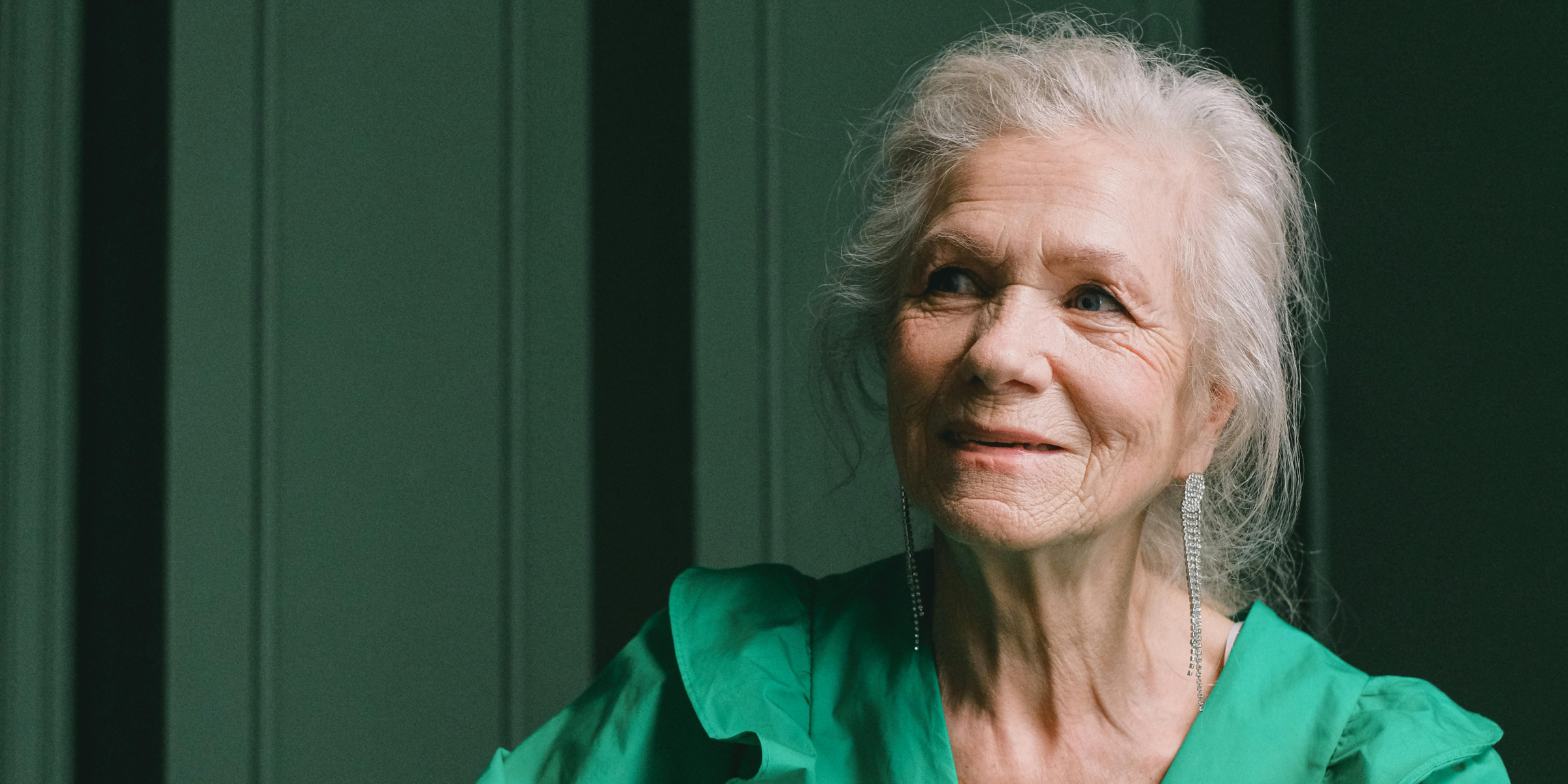 A woman in emerald green | Source: Pexels