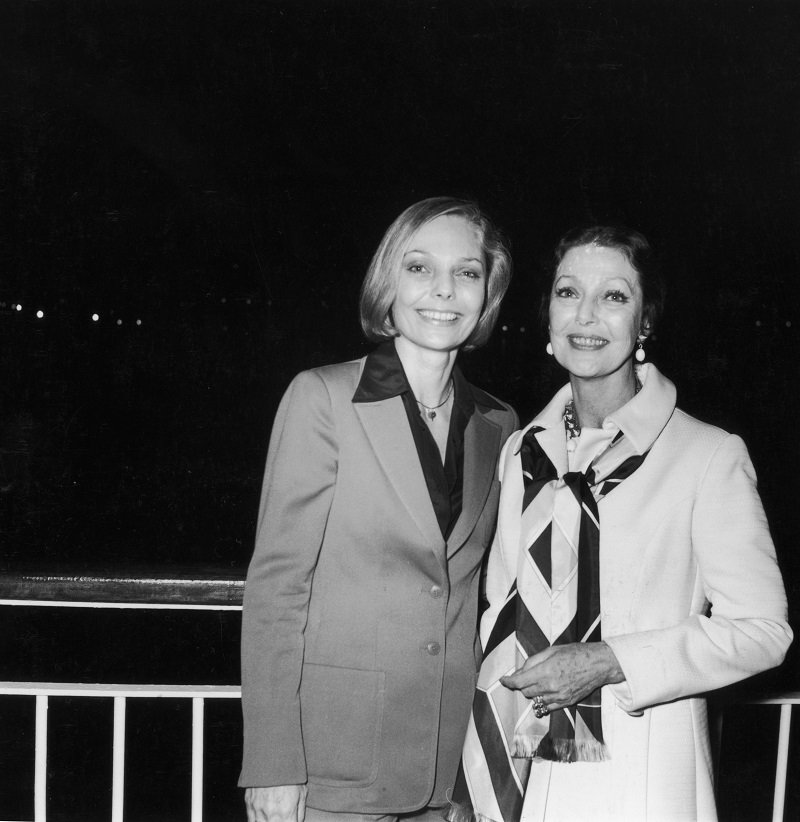 Judy Lewis y su madre Loretta Young a bordo del crucero Pacific Princess en California hacia 1978. | Foto: Getty Images