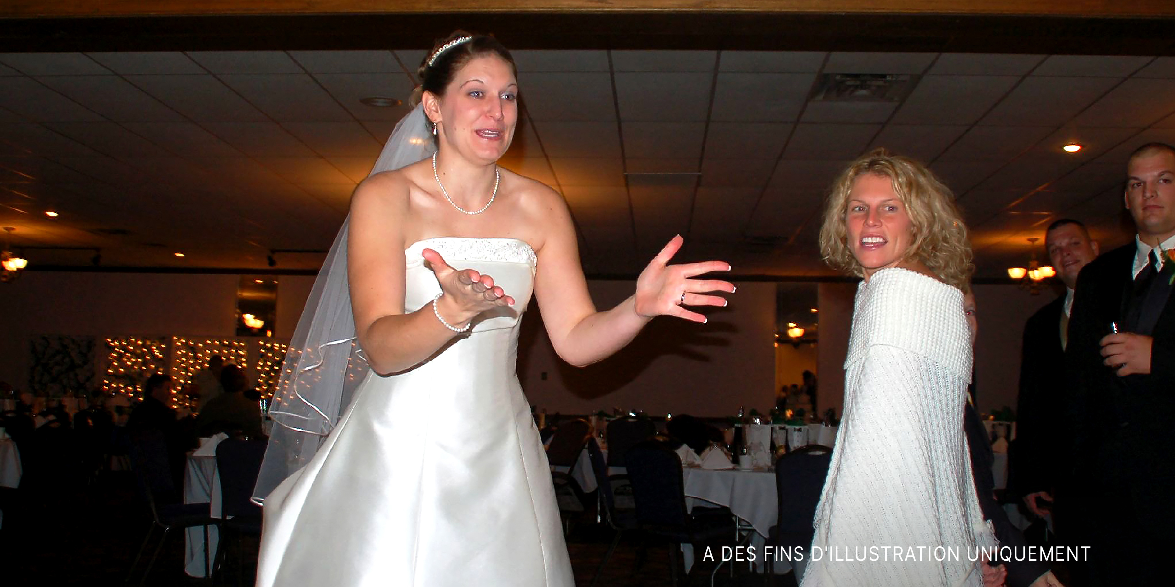Une femme habillée en mariée | Source : flickr.com/abardwell
