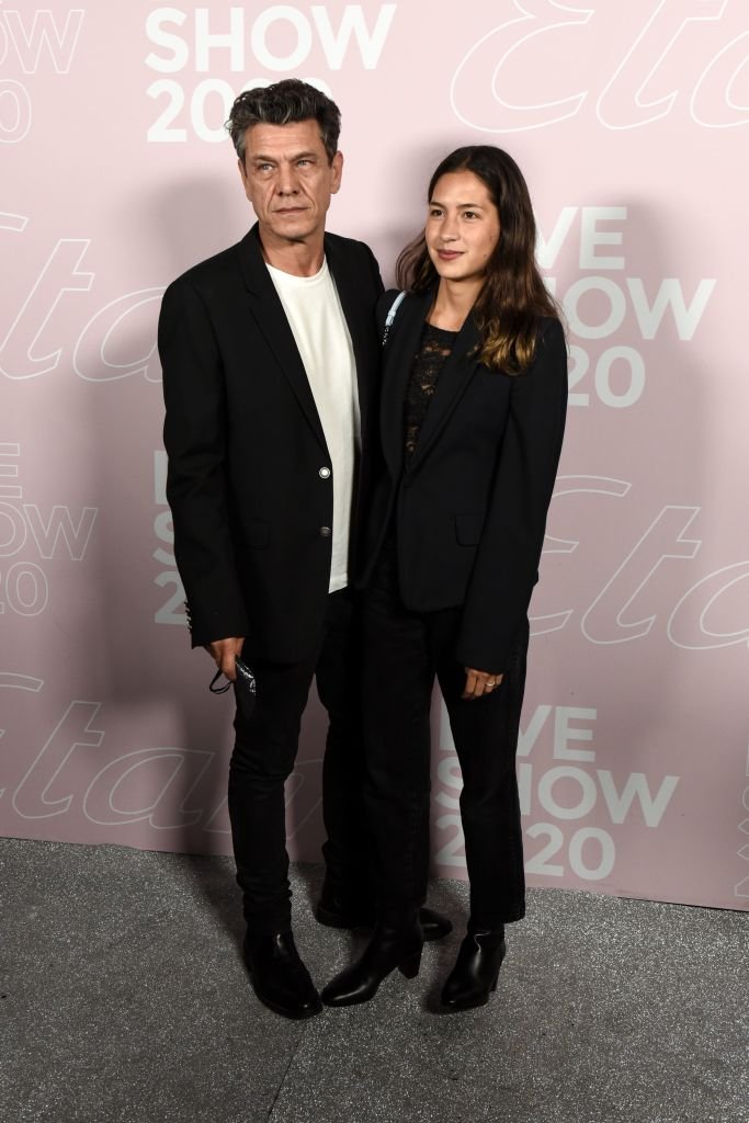 Le chanteur Marc Lavoine et Line Papin assistent au défilé Etam Womenswear printemps/été 2021 dans le cadre de la Fashion Week de Paris le 29 septembre 2020 à Paris, France. | Photo : Getty Images
