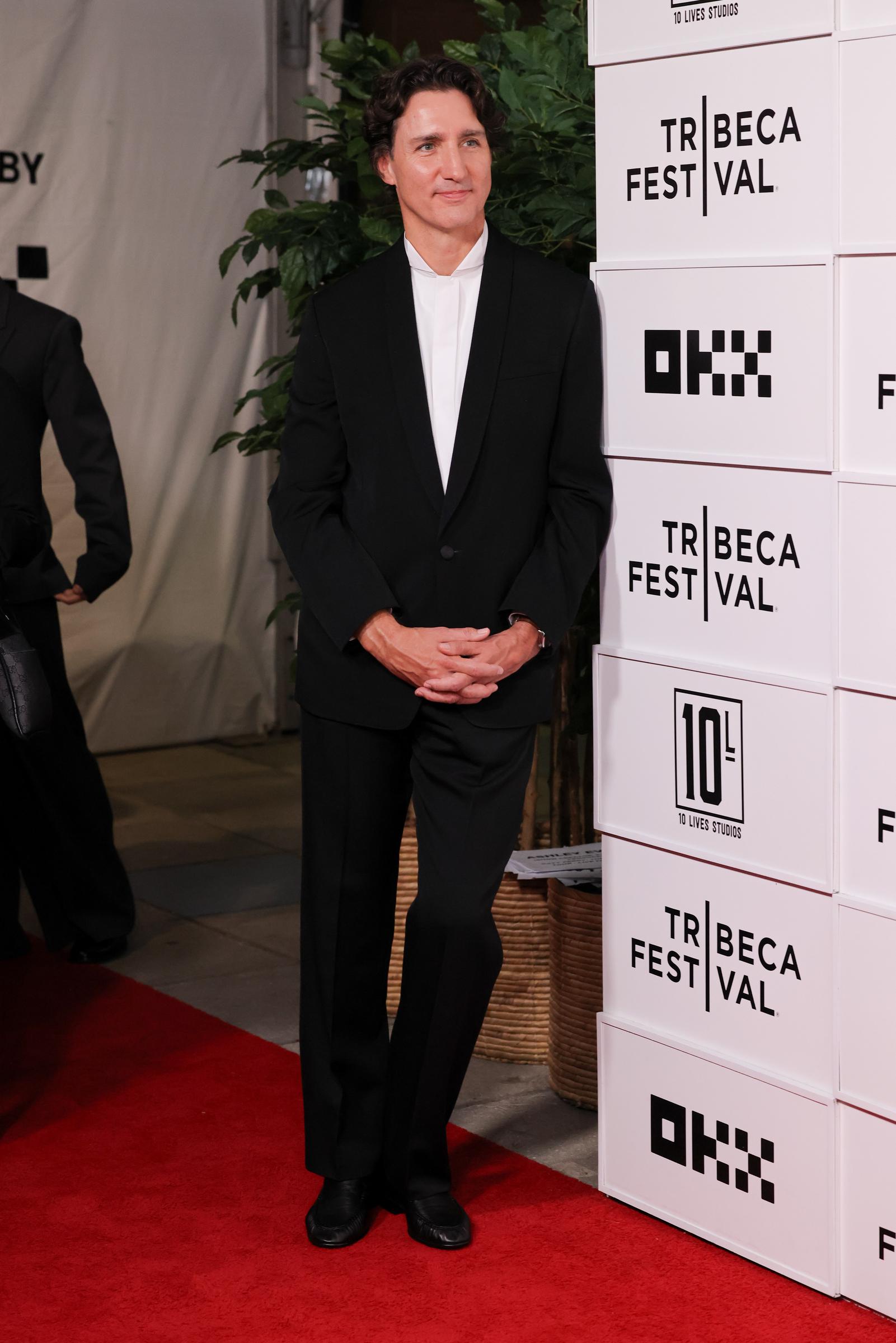 Before joining Katy Perry on the carpet, Justin Trudeau took a solo turn in front of photographers, drawing attention with his polished look and easy going demeanor. | Source: Getty Images