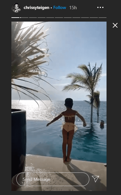 Chrissy Teigen and John Legend's daughter Luna prepares to jump into a pool. | Source: Instagram/chrissyteigen