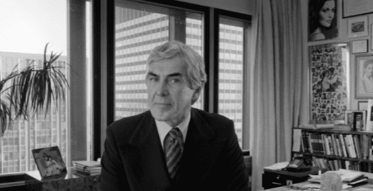 Portrait of American automobile engineer and executive John DeLorean as he poses, seated on the corner of a desk in his office on January 5, 1981 | Photo: Getty Images