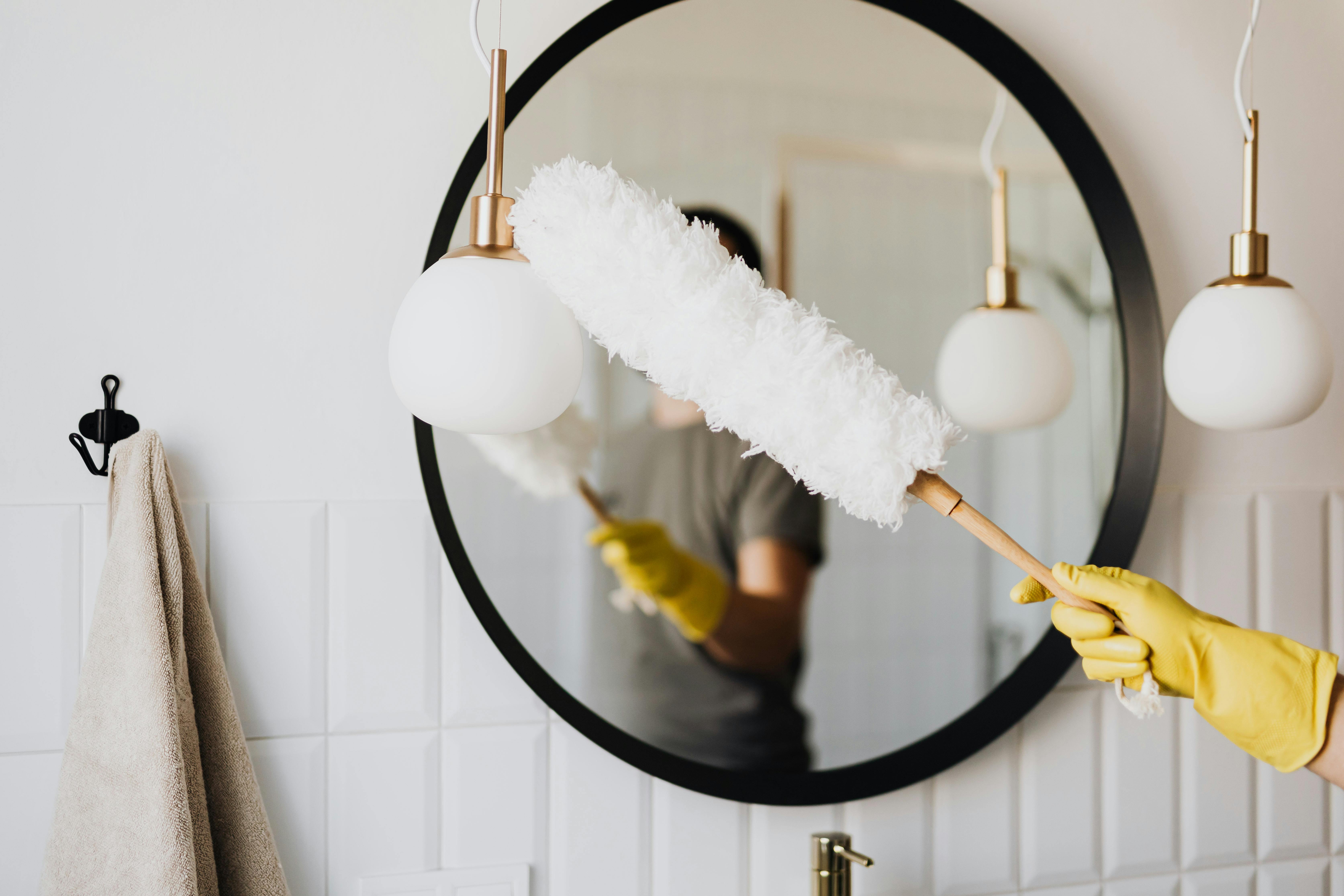 A woman cleaning her house | Source: Pexels
