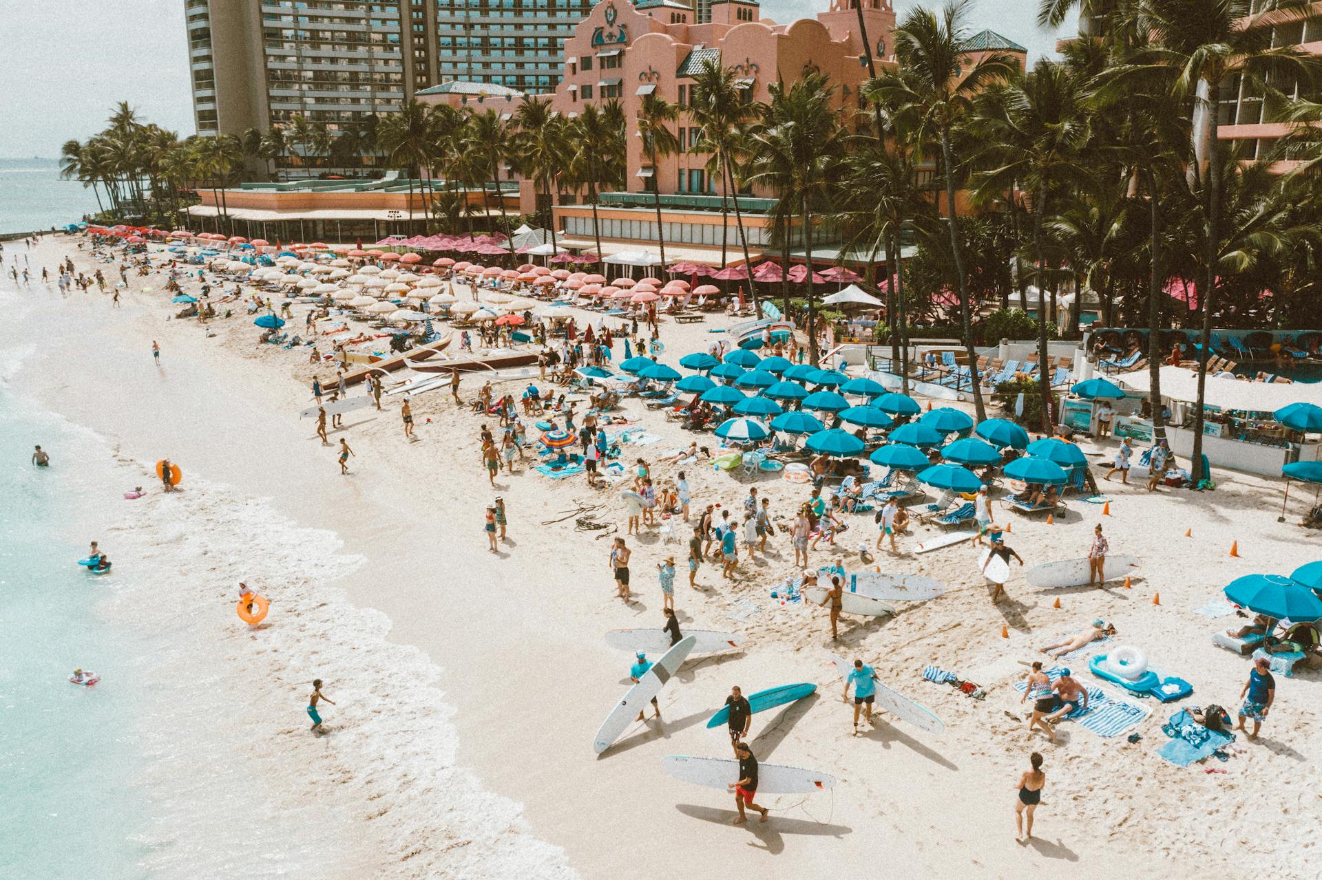 An aerial shot of a beach | Source: Pexels