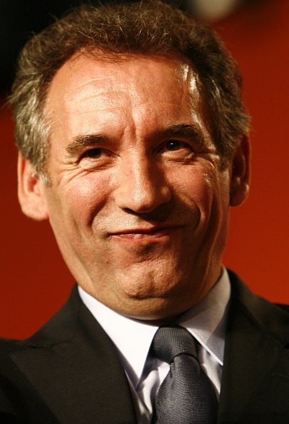 François Bayrou prononce un discours lors d'un rassemblement électoral à Angers. | Photo : Getty Images