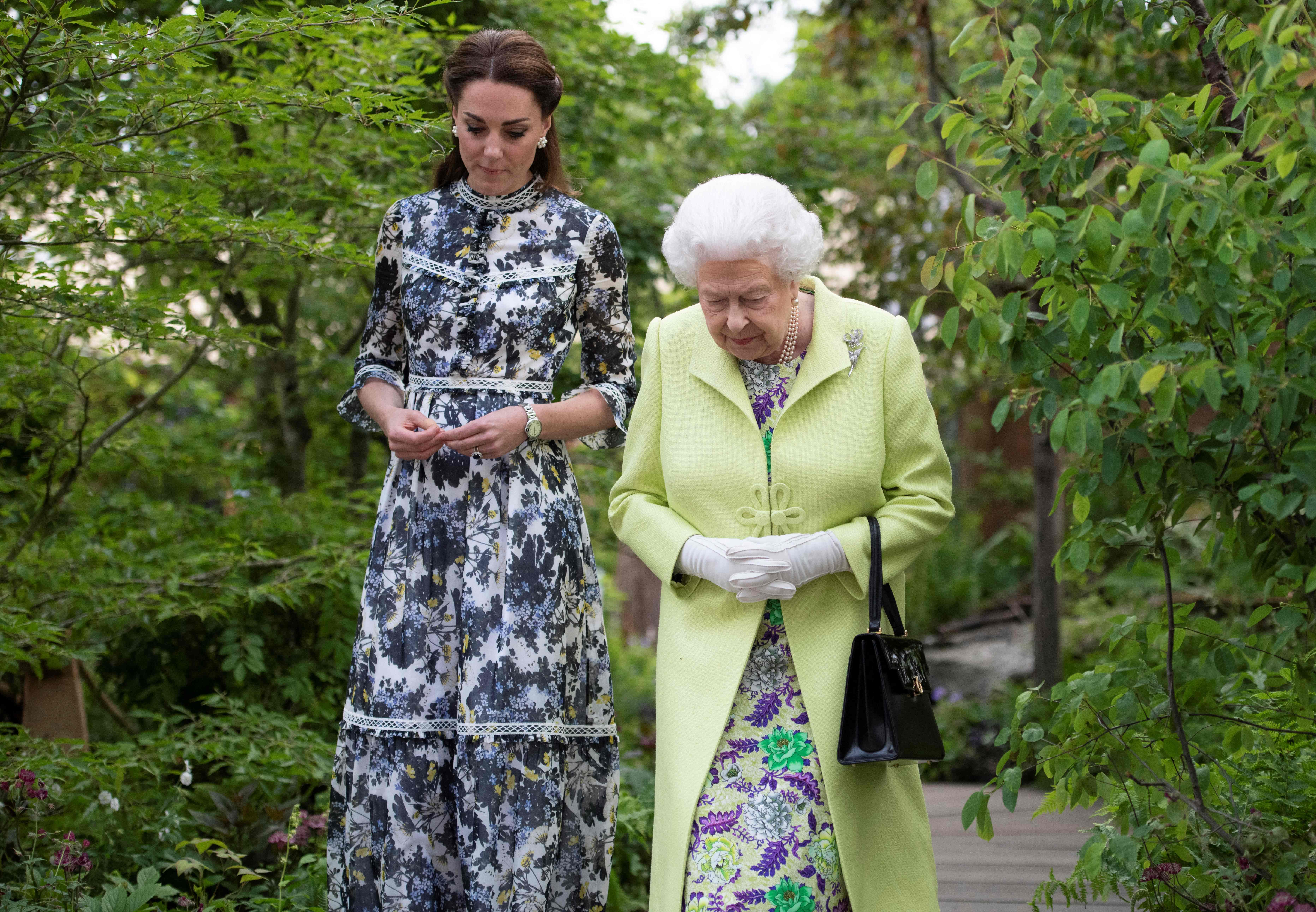 Britain's Catherine, Duchess of Cambridge and Britain's Queen Elizabeth II at the 2019 RHS Chelsea Flower Show in London on May 20, 2019. | Source: Getty Images