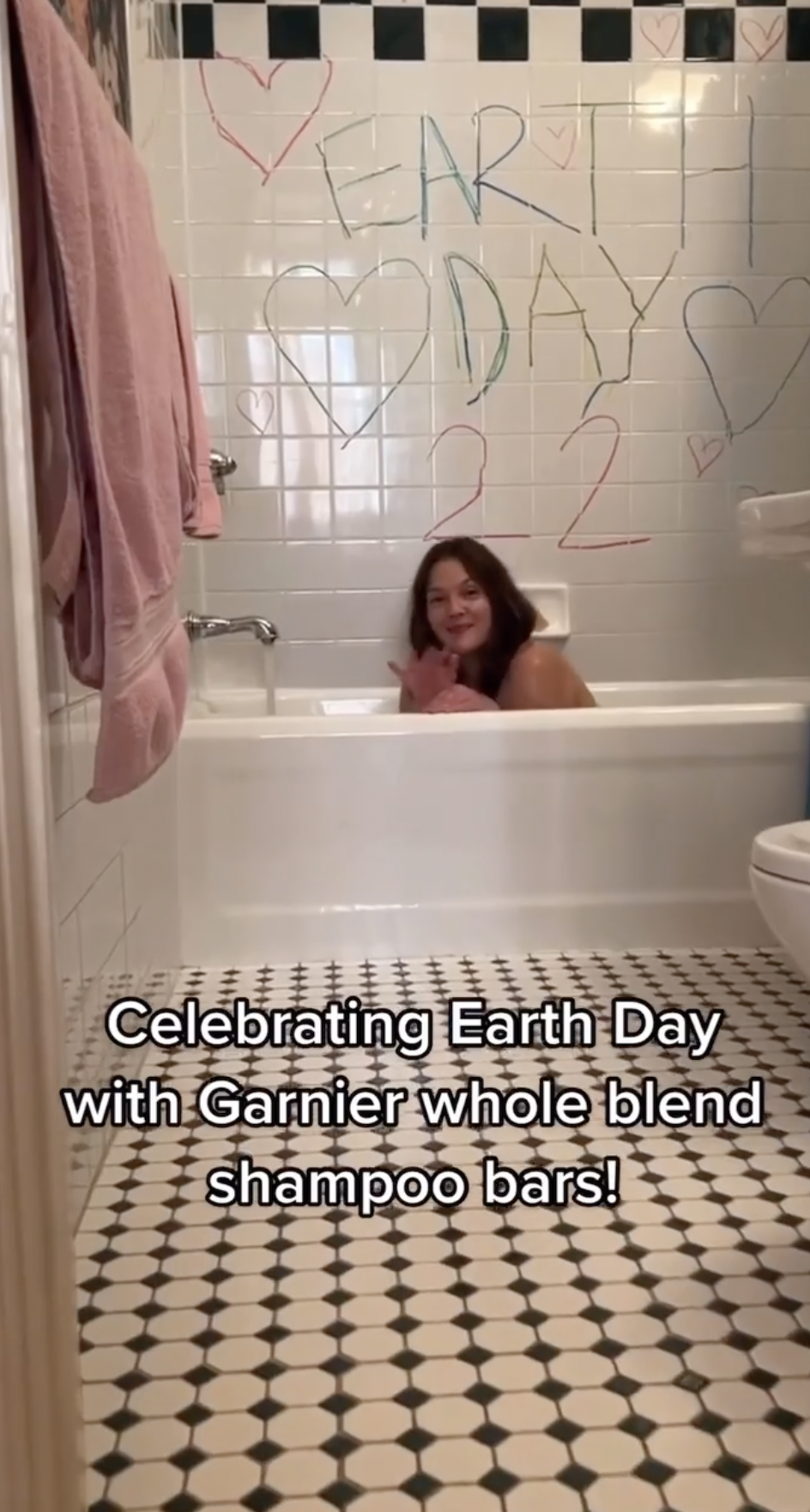 A look inside Drew Barrymore's bathroom from a post dated April 22, 2022. | Source: Instagram/drewbarrymore