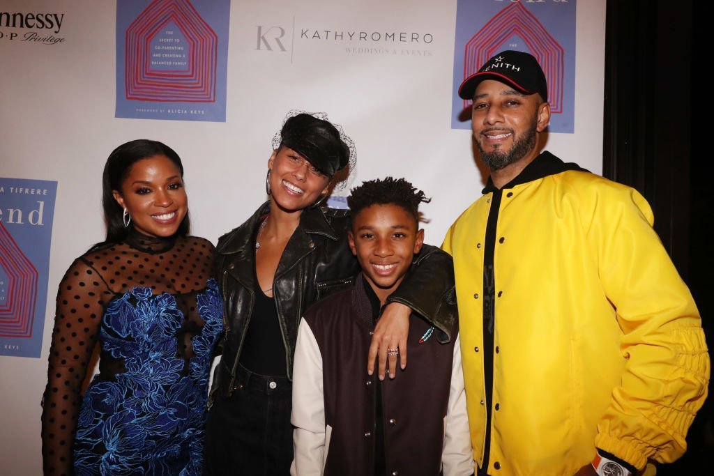 (L-R) Mashonda, Alicia Keys, Kasseem Dean Jr., und Swizz Beatz auf der "Blend" Book Launch Party, 2018 in New York City | Quelle: Getty Images