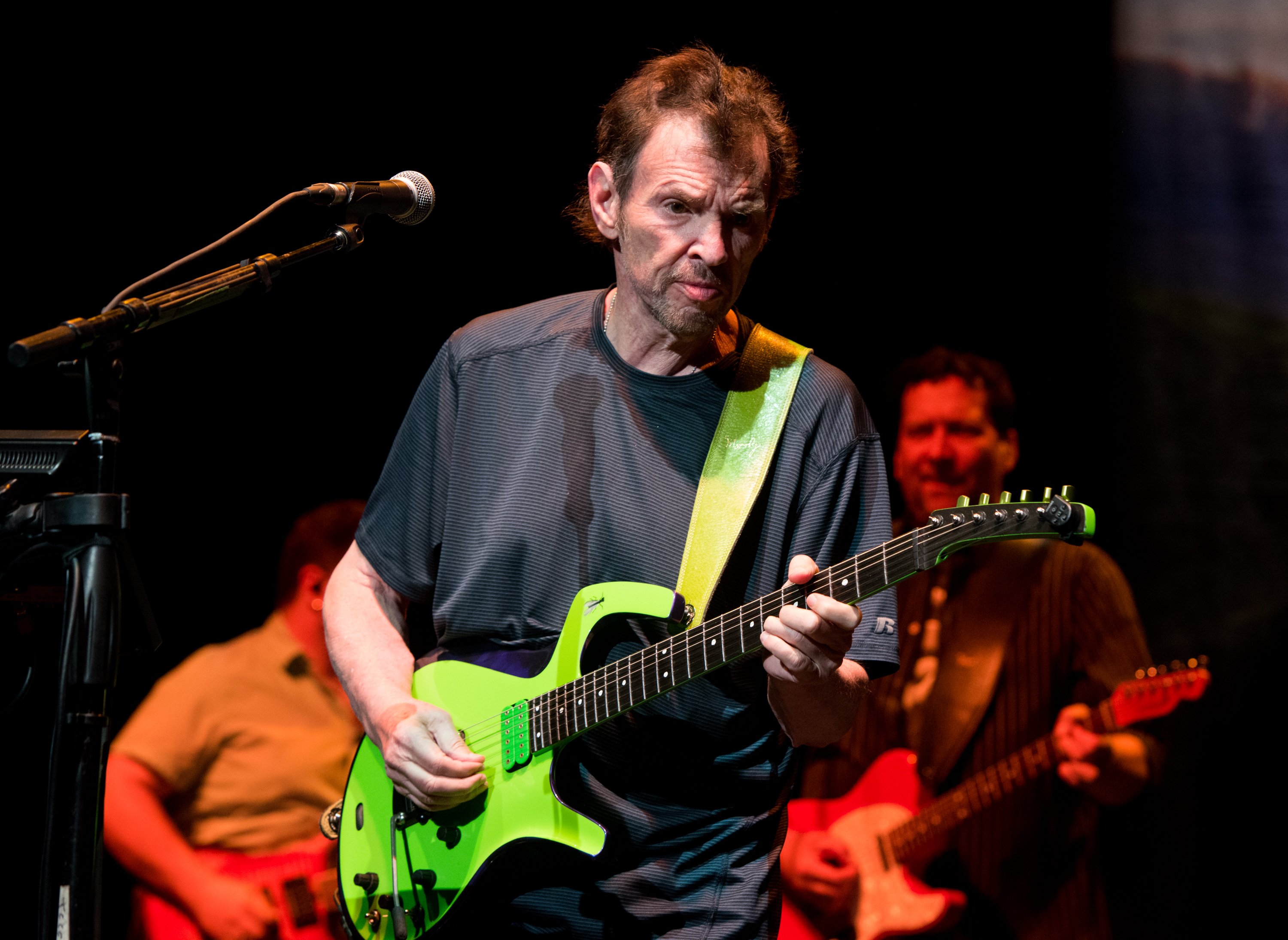 Jeff Cook of Alabama performs on stage at The Fox Theatre on April 13, 2018 in Atlanta, Georgia ┃Source: Getty Images